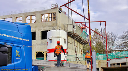 燃煤電廠濕煙囪防腐施工防墜器與安全帶的雙重守護